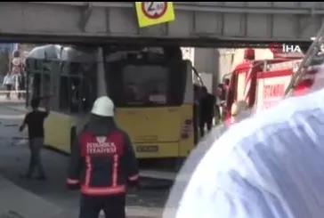 Yenikapı'da bir İETT otobüsü üst geçide sıkıştı!