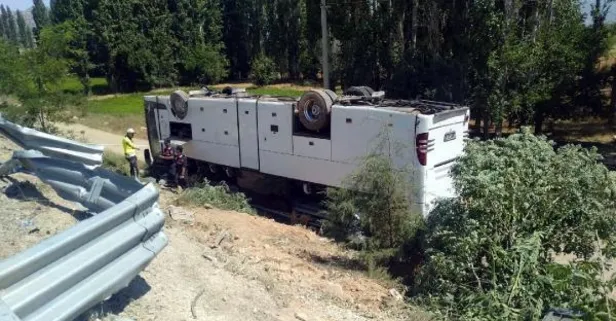 Denizli'de tur otobüsü takla attı: Çok sayıda yaralı var