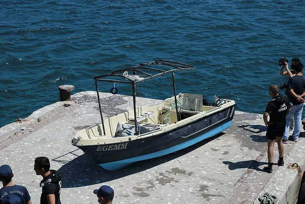 izmirdeki-tekne-faciasinda-kaybolan-sarp-goksoyun-23-gun-sonra-cansiz-bedenine-ulasildi-1598367558809.jpg İzmir'deki tekne faciasında kaybolan Sarp Göksoy'un, 23 gün sonra cansız bedenine ulaşıldı-5