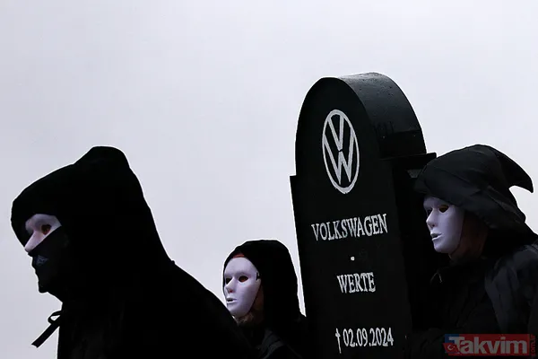 Alman otomotiv devi Volkswagen iflasın eşiğinde! Çalışanlar isyanda: Tabutunu kaldırdılar - 11