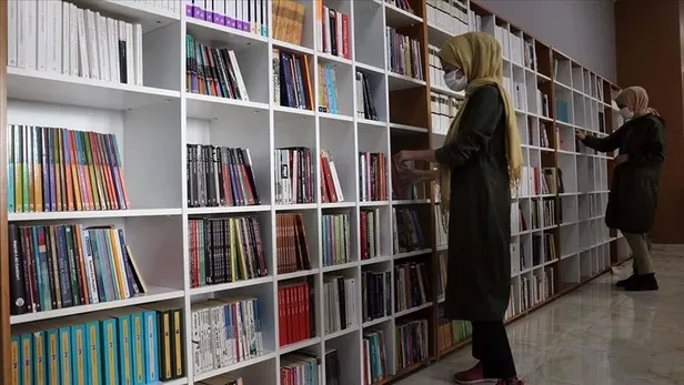 baskan-erdogan-ve-emine-erdogandan-toplu-acilis-kutuphanesiz-okul-kalmasin-1655362747145.jpeg Başkan Erdoğan ve Emine Erdoğan'dan toplu açılış... "Kütüphanesiz Okul Kalmasın"-2