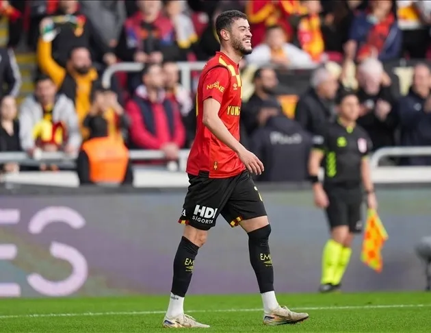 Romulo imzayı atıyor