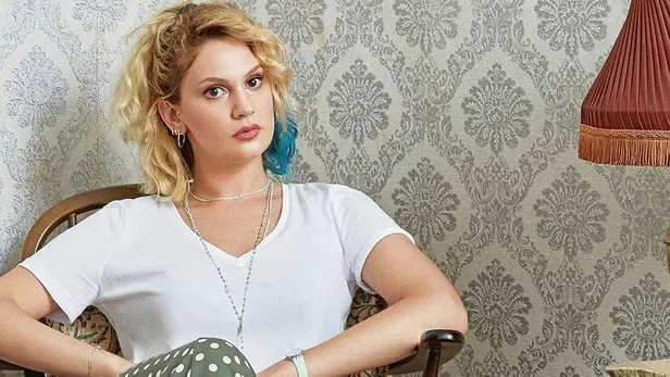 farah-zeynep-abdullah-askta-dikis-tutturamiyor-dj-artz-ile-iliskisini-sonlarindan-guzel-oyuncu-fotograflari-si-1643656044772.jpeg Farah Zeynep Abdullah aşkta dikiş tutturamıyor! DJ Artz ile ilişkisini sonlarından güzel oyuncu fotoğrafları sildi-4