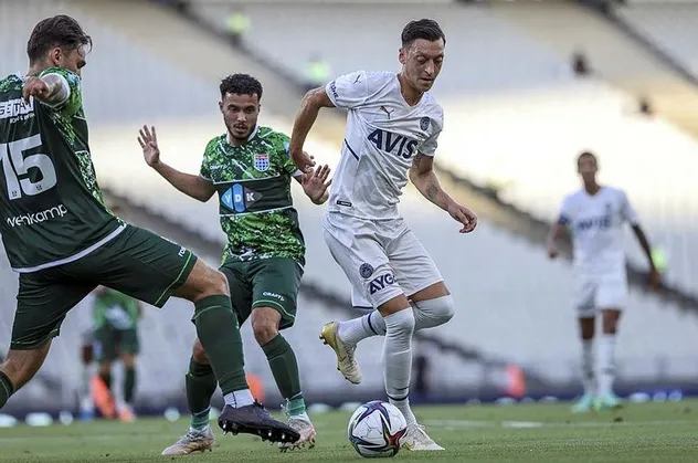 Fenerbahçe'de Vitor Pereira'dan 4 futbolcuya sert uyarı! Mesut Özil ve Caner Erkin...