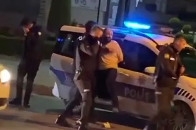 Kapanış saatinde AVM'ye girmek isteyen alkollü şahıs olay çıkardı