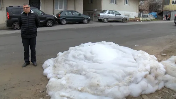 istanbulda-korkutan-goruntu-pendikte-rogarda-korkutan-goruntu-1641544802449.jpg İstanbul'da korkutan görüntü! Pendik'te rögardan köpük sızdı-10