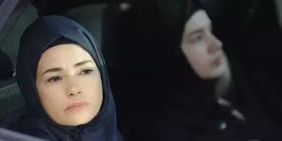 kizil-goncalarda-sok-transfer-cukurdan-beklenmedik-isim-diziye-dahil-oldu-1709873826758.jpg O İsim Ayrıldı! Kızıl Goncalar'da Şok! Yerine Çukur'dan Sürpriz Transfer-5