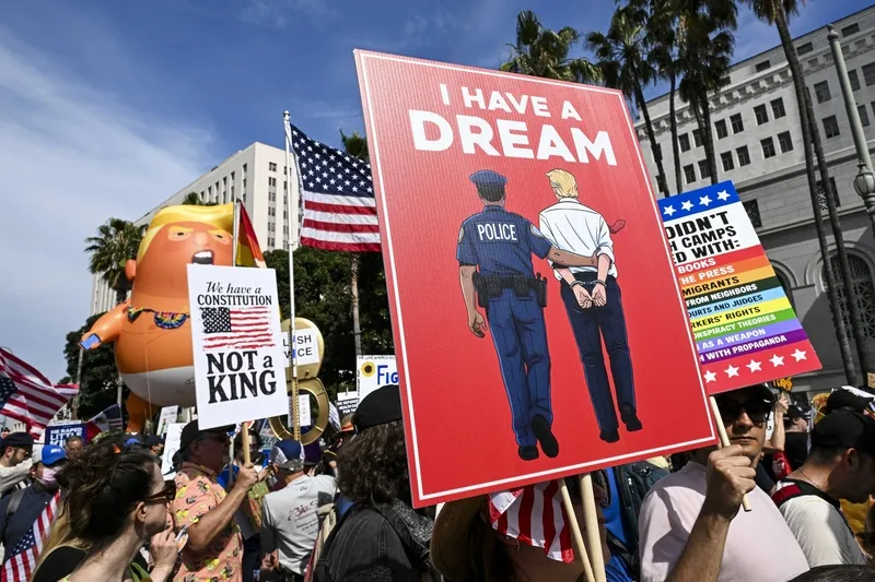 krallara-hayir-protestolari-abdyi-sardi-hedefte-trump-var-1774797684232.jpeg 'Krallara Hayır' protestoları ABD'yi sardı: Hedefte Trump var-7