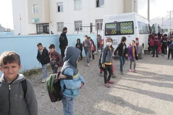 kuduz-kopegin-isirdigi-cocugun-koyunde-korku-hakim-basibos-kopekler-cirit-atiyor-1667630276118.jpeg Kuduz köpeğin ısırdığı çocuğun köyünde korku hakim: Başıboş köpekler cirit atıyor-5