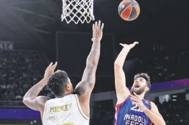 Anadolu Efes Real’i yıktı