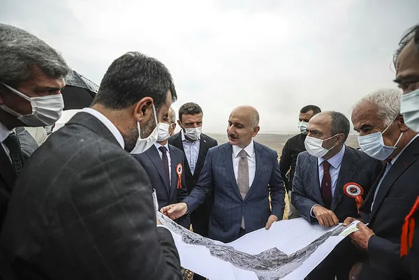 beypazari-nallihan-yolunun-temeli-atildi-ulasim-14-dakikaya-inecek-1631708028064.jpg Beypazarı-Nallıhan Yolu'nun temeli atıldı! Ulaşım 14 dakikaya inecek-2