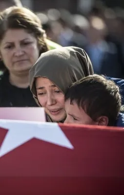 Şehit kaymakam için valilik önünde tören düzenlendi