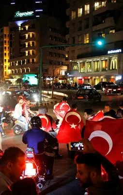 Lübnan'da 'EVET' kutlaması