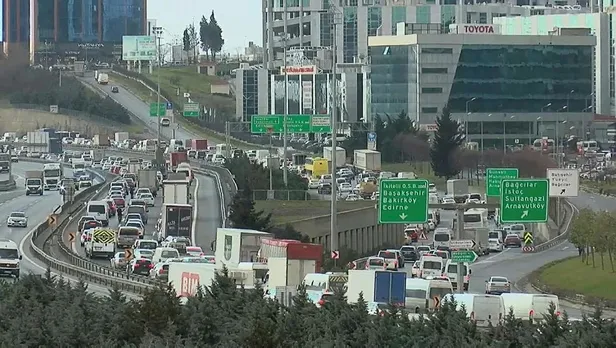 kar-alarmi-sonrasi-trafik-kilitlendi-istanbul-yol-durumu-haritasi-1646837373419.jpeg Kar alarmı sonrası trafik kilitlendi! İstanbul yol durumu haritası...-2