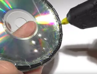 İngiliz mühendis CD'den öyle bir şey yaptı ki görenler inanmadı!