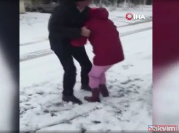 Hava soğuk yürekler sıcak! Kahramanmaraş'ta bir baba engelli kızıyla kartopu oynadı - 4