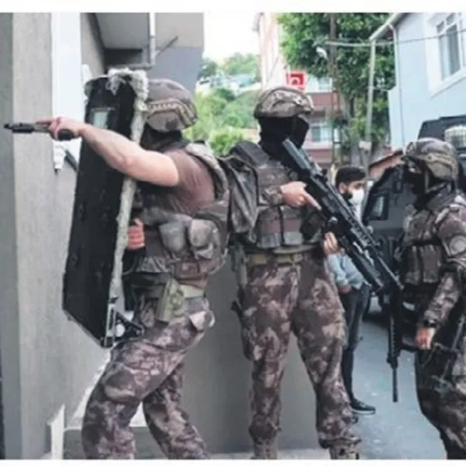 3 ajan gözaltında