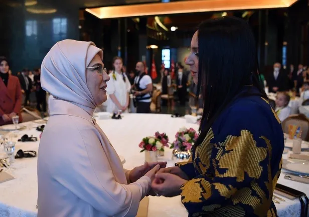 emine-erdogan-savas-magduru-ukraynali-ve-kirim-tatar-cocuklarla-iftar-yapti-turkiyenin-yardim-eli-tum-ulkelere-1650312814615.jpeg Emine Erdoğan savaş mağduru Ukraynalı ve Kırım Tatar çocuklarla iftar yaptı: Türkiye’nin yardım eli tüm ülkelere uzanıyor-2