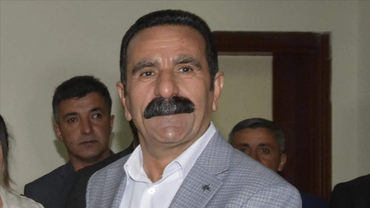 PKK'lı Mehmet Sıddık Akış görevden alınınca DEM Partili ve PKK'lılar sokakları karıştırdı! 'Kobani'yi örgütleyenleriz'' | 3 gözaltı