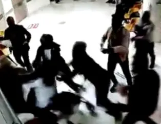 Kadın doktoru yumrukladı dışarı fırlattı