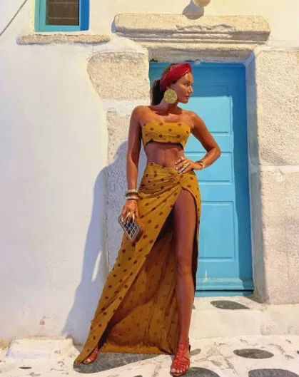 Eda Taşpınar'ın bitmek bilmeyen tatilinin maaliyeti 7 aileyi doyurur 'yazık o paralara'! Bikini kraliçesi şezlongdan harcıyor-7