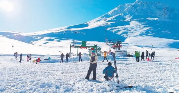 50 km fark, iki farklı mevsim!  Saklıkent’e oteller doldu taştı