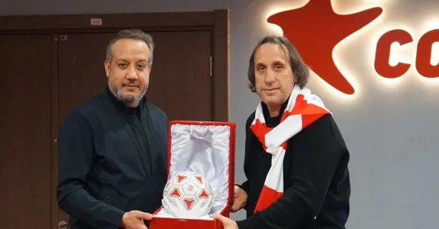 Murat Özkaya’ya anlamlı hediye