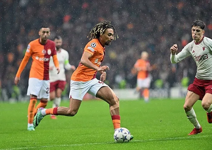 galatasaray-sahasinda-manchester-united-ile-berabere-kaldi-iste-grupta-olusan-durum-1701286667156.jpeg