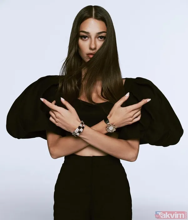 Dilan Çiçek Deniz İzlanda soğuğunda göğüs ve kasık dekoltesiyle aileye girdi! Tuvalette basıldığı İzlandalı sevgilisi ve babası... - 13