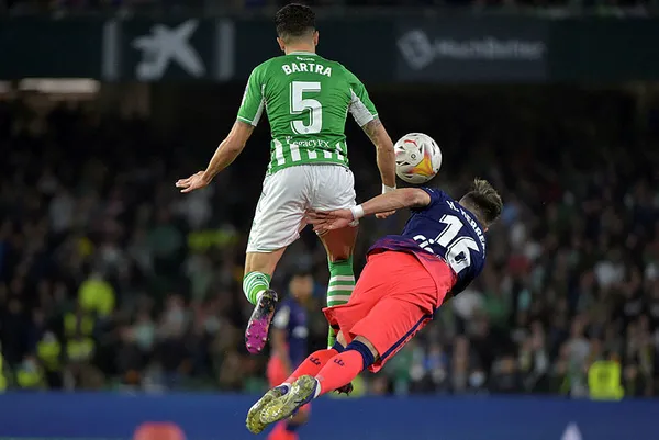 trabzonspor-marc-bartrayi-bitirdi-iste-sehre-gelis-saati-1660460300189.jpg Trabzonspor Marc Bartra'yı bitirdi! İşte şehre geliş saati-4