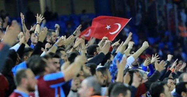 Trabzonspor taraftarı takımlarını şampiyon ilan etti.