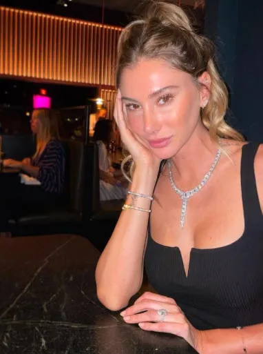 Şeyma Subaşı gündeme gelmek için sansürleri kaldırdı artık paylaşımları yetişkin içerik gibi! Sevgilisi Meedo'yla dudak dudağa...-2