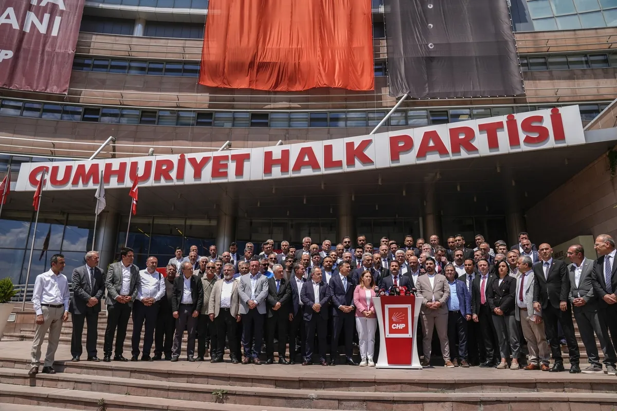 CHP’de Kılıçdaroğlu MYK’yı tasfiye için topladı! Özgür Çelik dahil 6 isim disipline sevk edildi-9