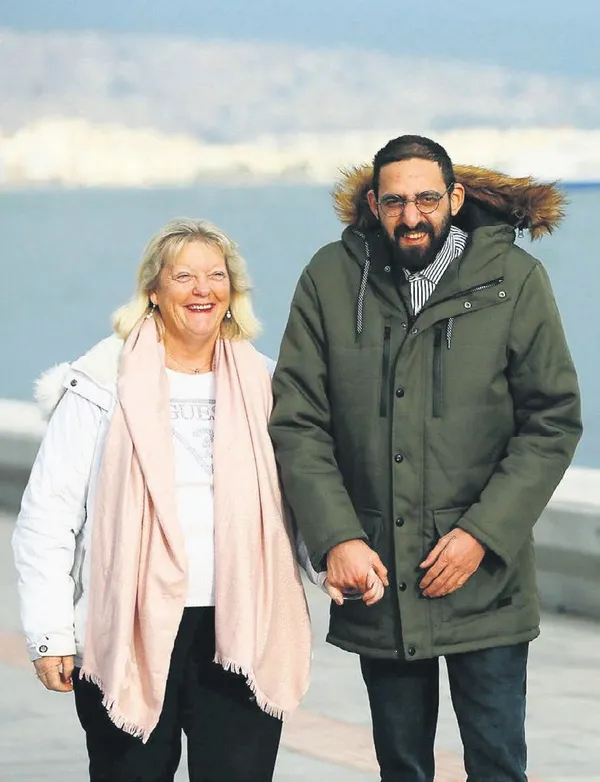 bu-kalbi-kirmayin-1660156250979.jpeg Bu kalbi kırmayın! Film gibi hikaye: Tayfun Erdem, Oliver Beston ve Julie...-4