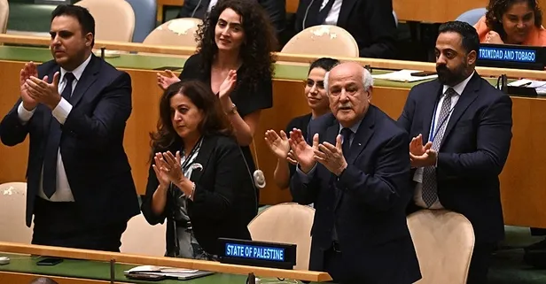 Dünya Filistin'i tanıyor! Soykırımcılar kaçıyor | Mutluluğun gözyaşlarına dönüştüğü anlar