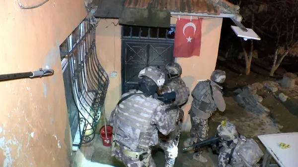 son-dakika-bogazici-universitesi-kapisina-takilan-kelepceyle-ilgili-inceleme-baslatildi-1609922321137.jpg SON DAKİKA: Boğaziçi Üniversitesi kapısına takılan kelepçeyle ilgili inceleme başlatıldı-10