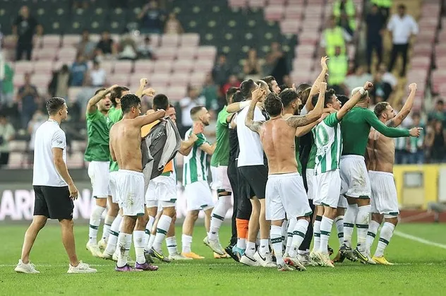 Fenerbahçe'ye soğuk duş! Konyaspor'a boyun eğdi