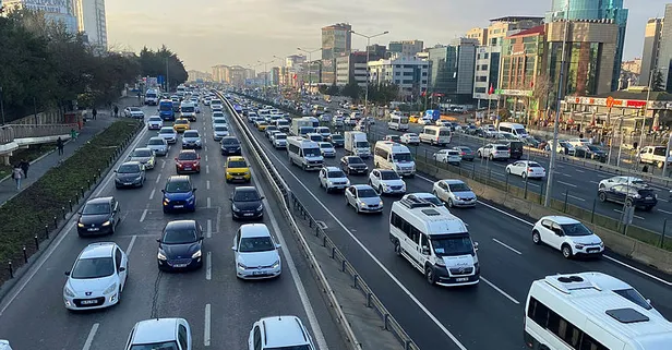 Son dakika: İstanbul'da haftanın ilk gününde trafik yoğunluğu