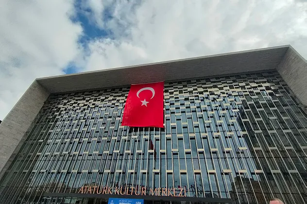 CHP'li Gamze Akkuş İlgezdi'den AKM'ye kusur bulma çabası