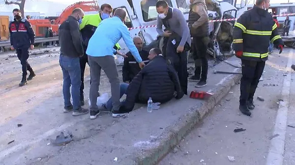 son-dakika-bursa-ankara-yolunda-freni-bosalan-tir-onlarca-araci-bicti-1615563264700.jpg Son dakika! Bursa-Ankara yolunda freni boşalan TIR, onlarca aracı biçti!-9