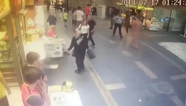 İstanbul'da çıplak adam dehşeti!