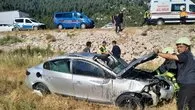 Tarlaya devrilen otomobilde aile faciası