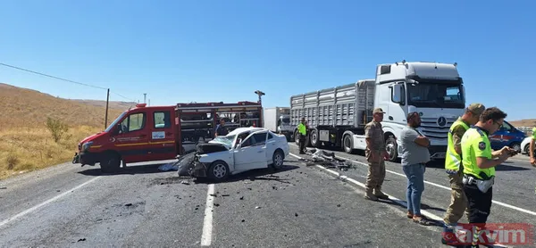 Van'da 'kafa kafaya' facia! Cip ters döndü otomobil kağıt gibi ezildi - 12