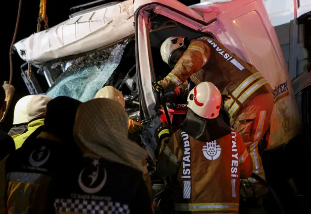 Son dakika: İstanbul'da sabah şoku! TEM'de kaza: Uzun kuyruklar oluştu-7