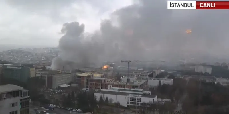 son-dakika-itu-yerleskesinde-buyuk-yangin-1709702588655.jpeg İstanbul Teknik Üniversitesi (İTÜ) Ayazağa kampüsündeki yangın kontrol altına alındı! Valilik duyurdu... Soruşturma başlatıldı-4