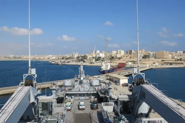 1694875910634.jpeg TCG Sancaktar ve TCG Bayraktar'ın Libya'ya ulaştırdığı yardım malzemeleri yetkililere teslim edildi-5