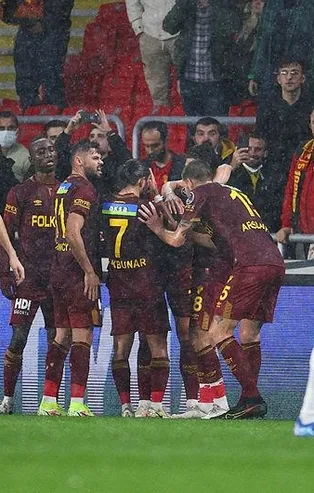 Lig yarışında evinde Gaziantep FK'yi konuk eden Göztepe kritik 3 puanı almayı başardı