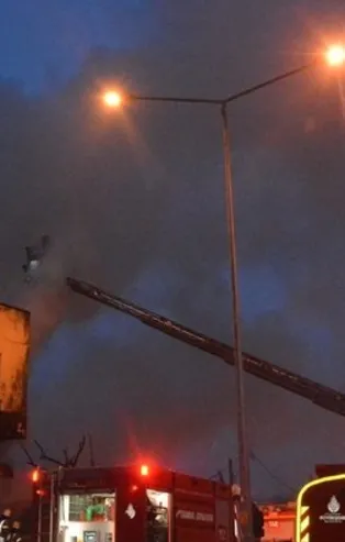 Beykoz’da iki bina alev alev yandı