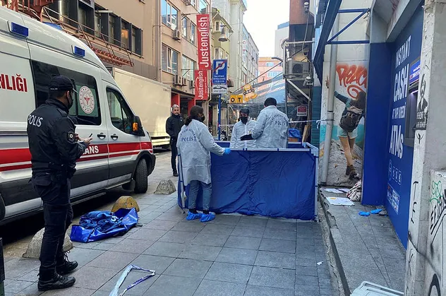 Kadıköy'de sokakta bir kişi ölü bulundu