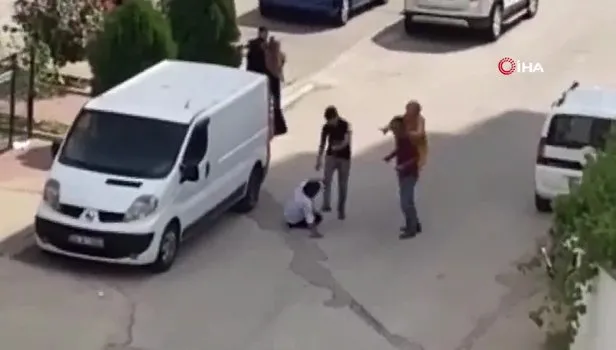 Mersin'de tartıştıkları adamın başında süpürge sapı kırdılar